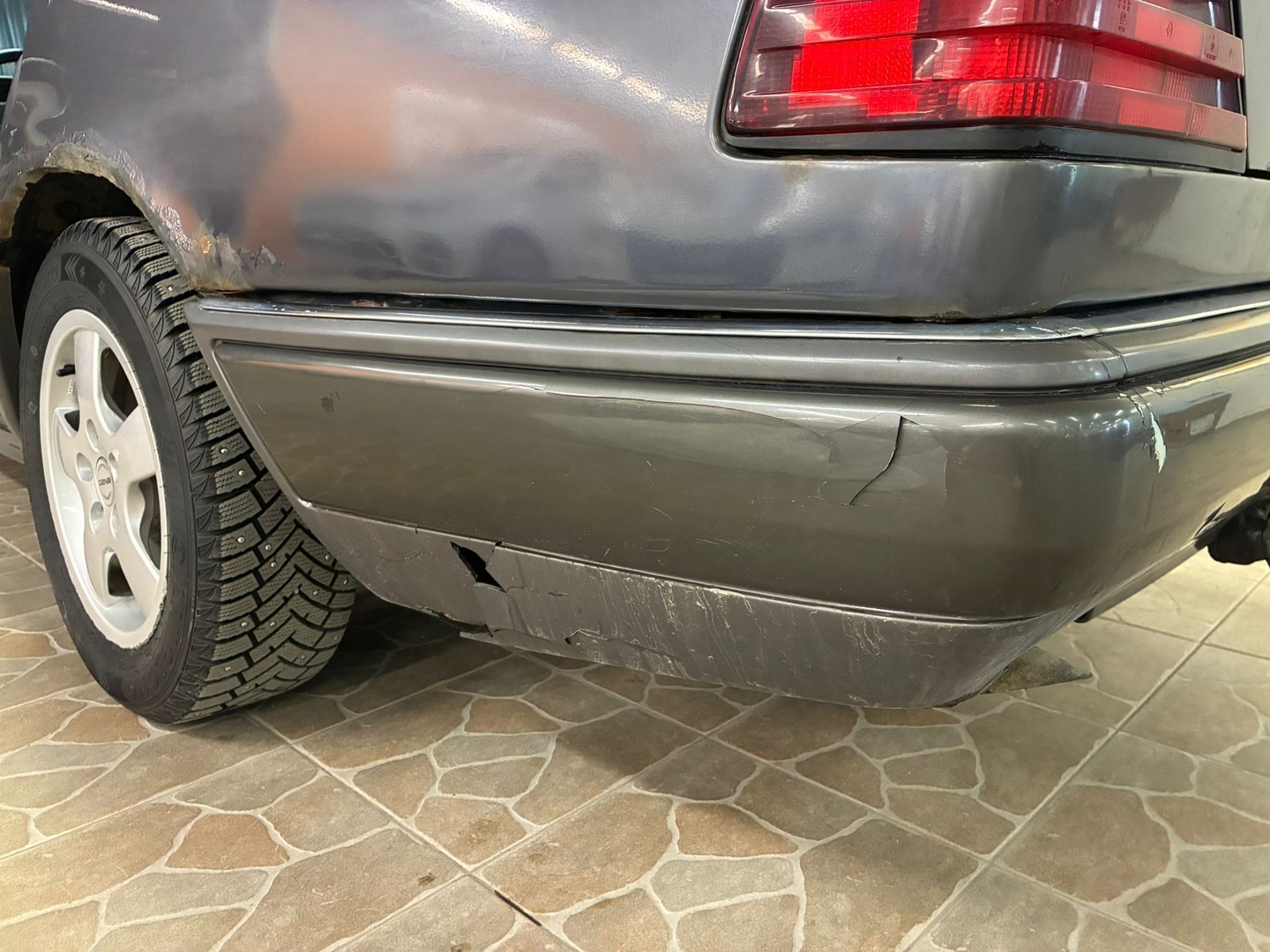 MERCEDES-BENZ E 1995