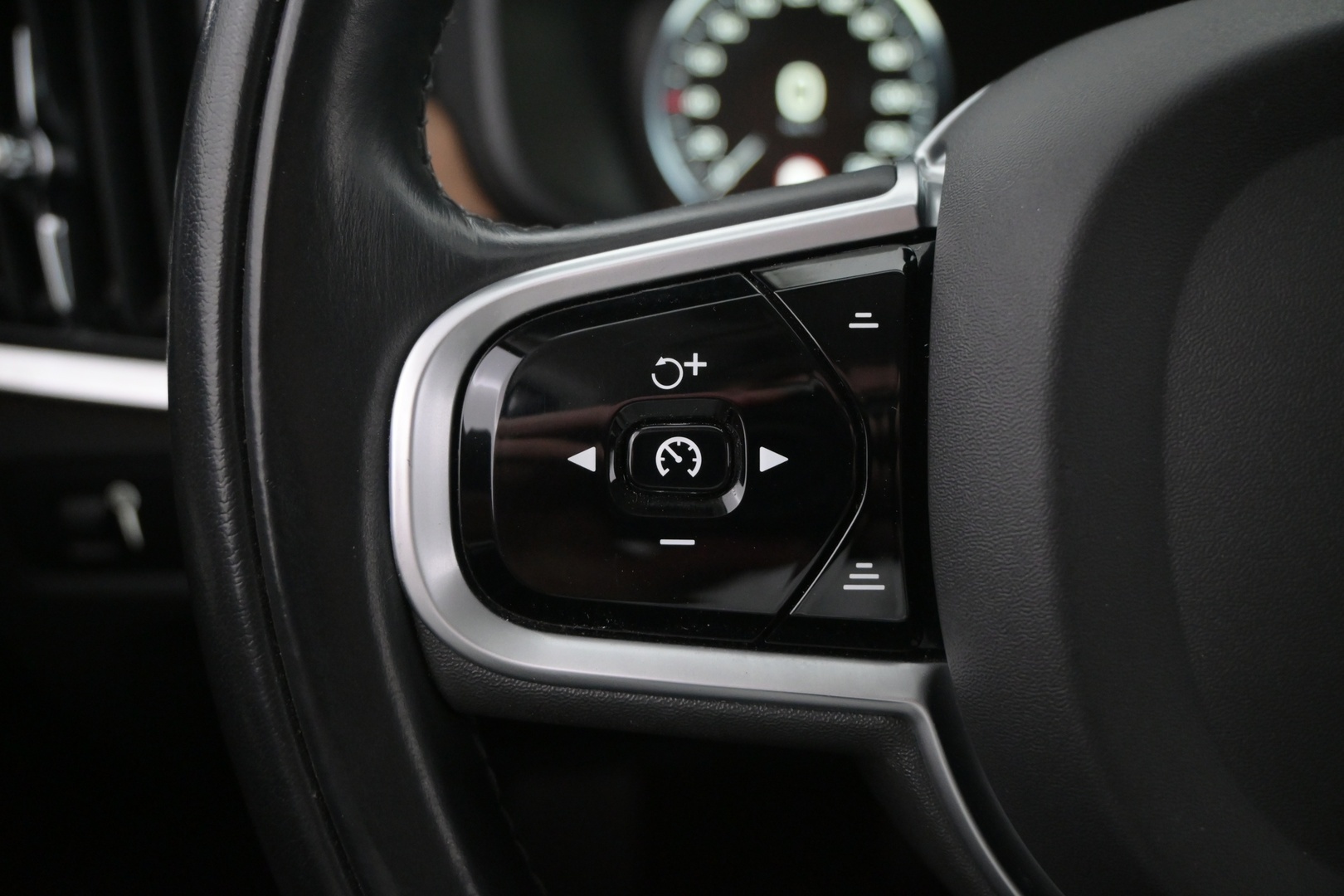 VOLVO V90 2019