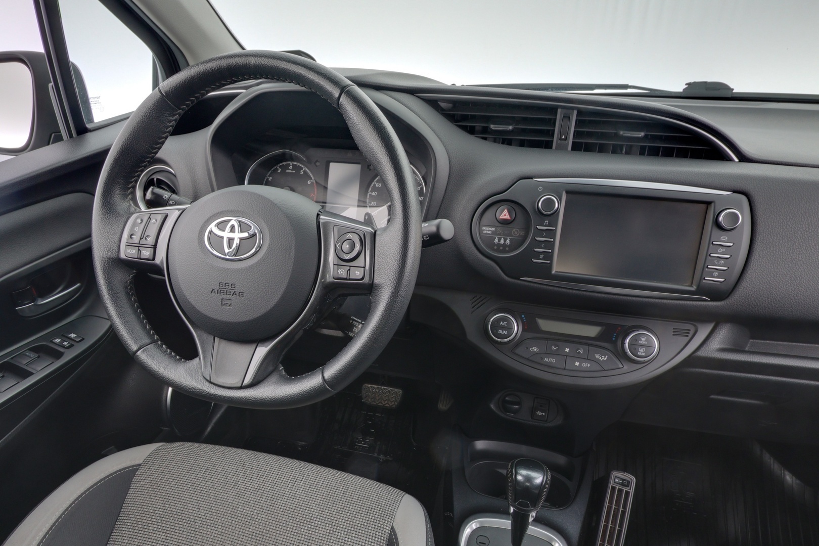 TOYOTA Yaris 2019