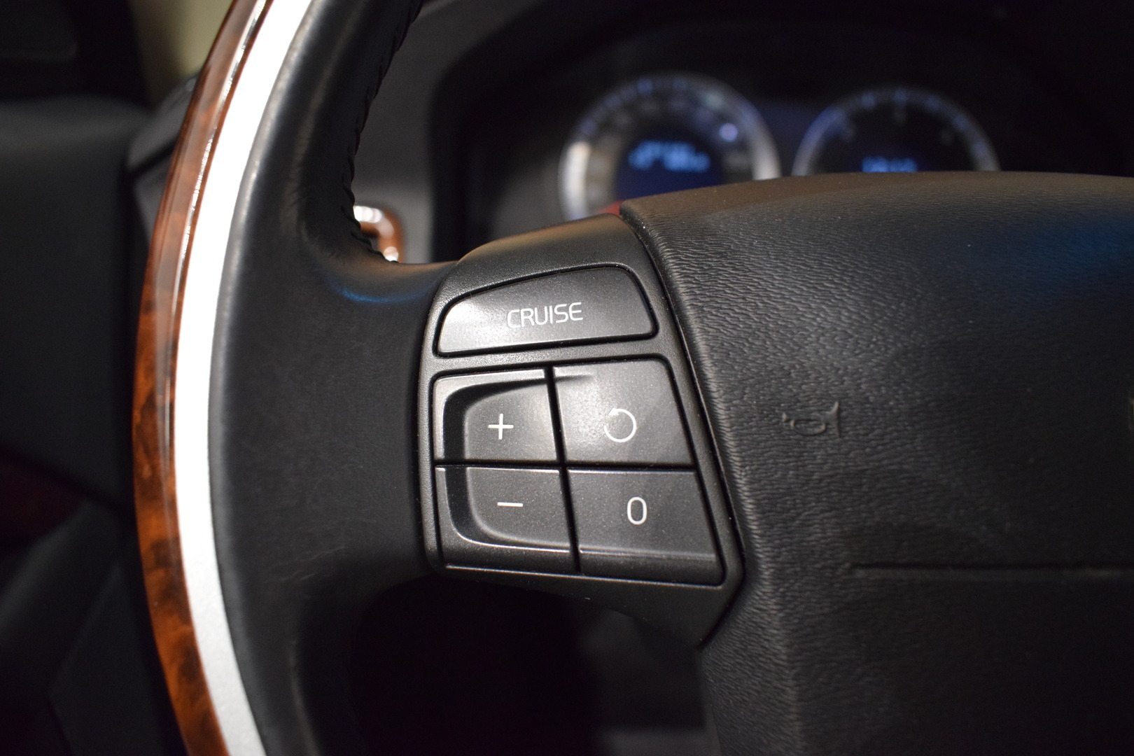 VOLVO V70 2008