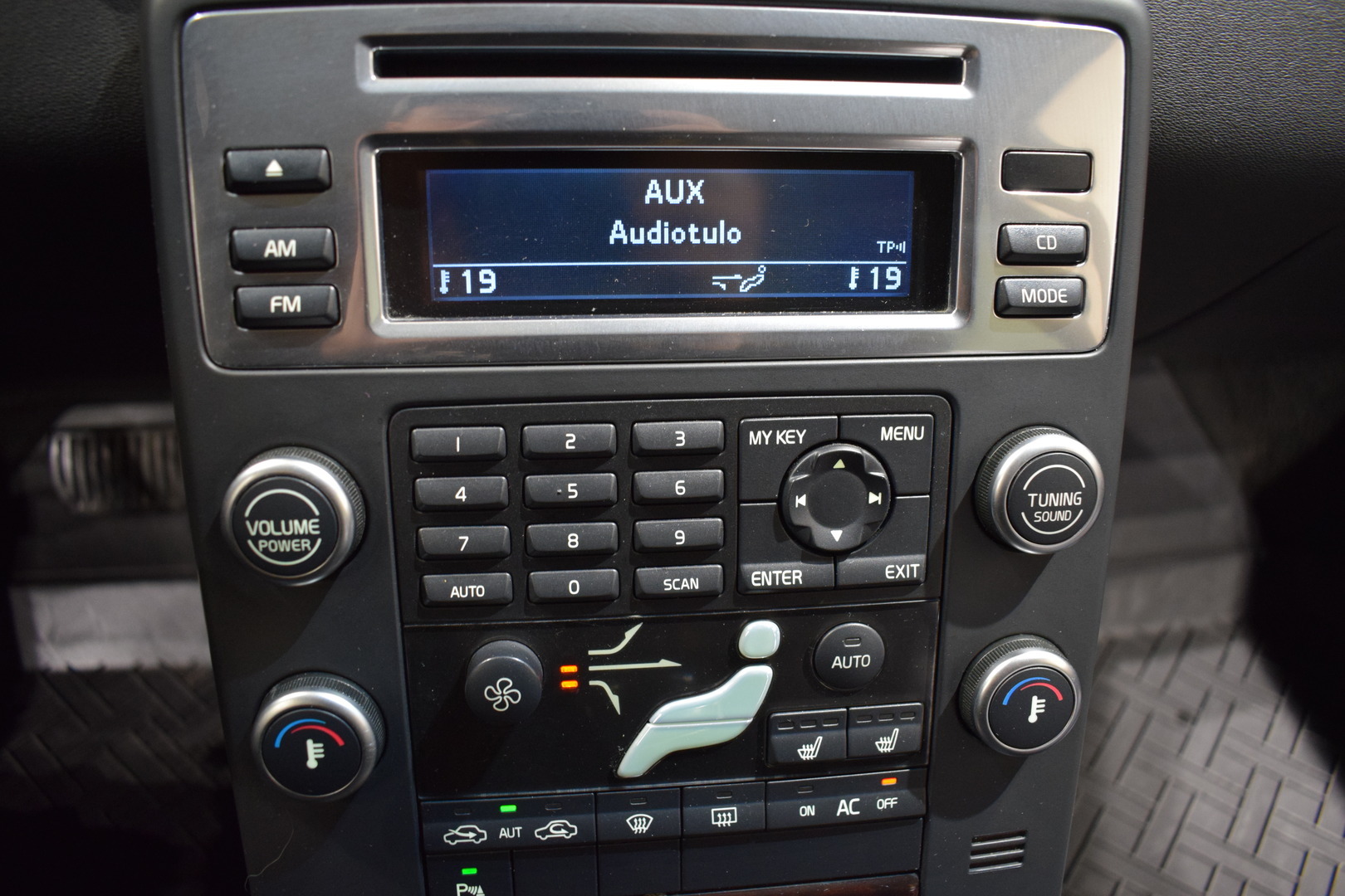 VOLVO V70 2008