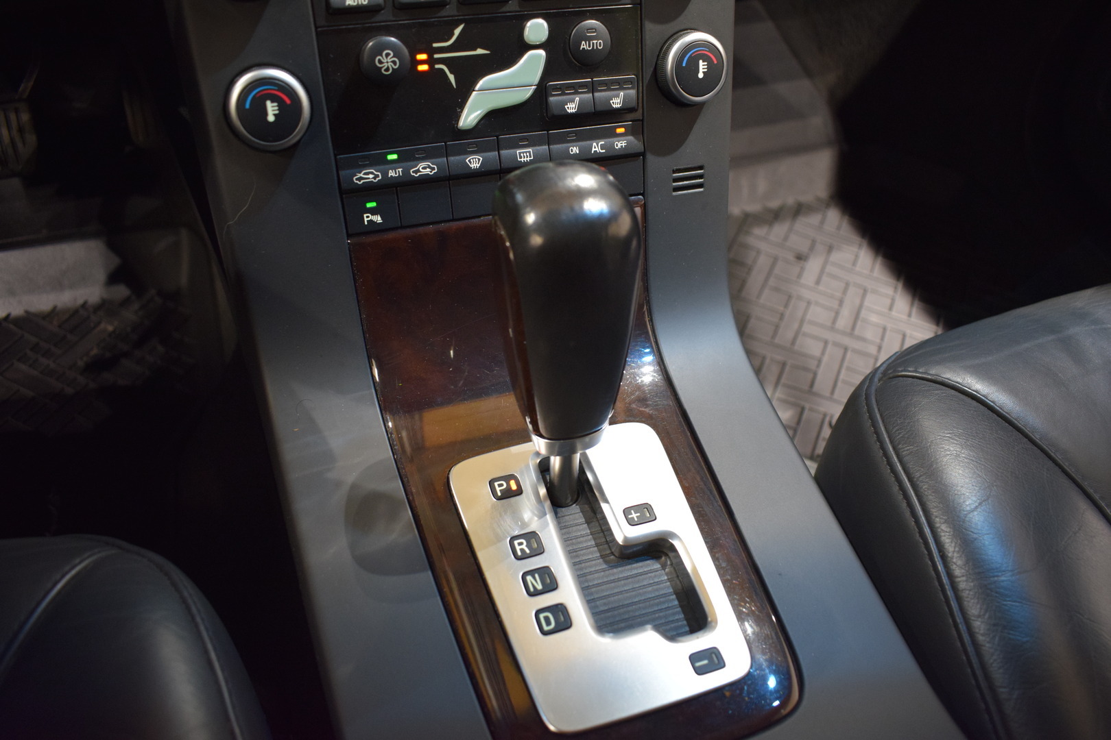 VOLVO V70 2008