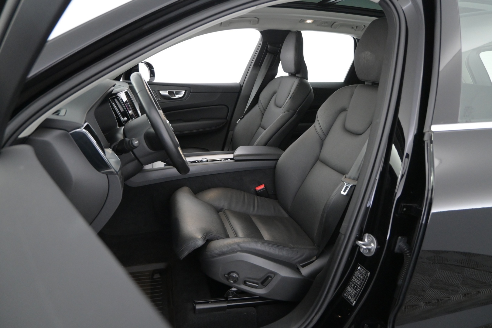 VOLVO XC60 2023