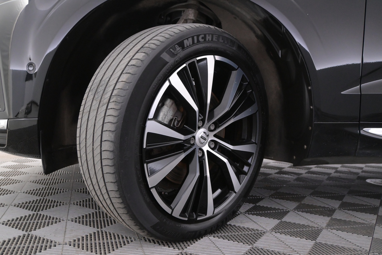 VOLVO XC60 2023