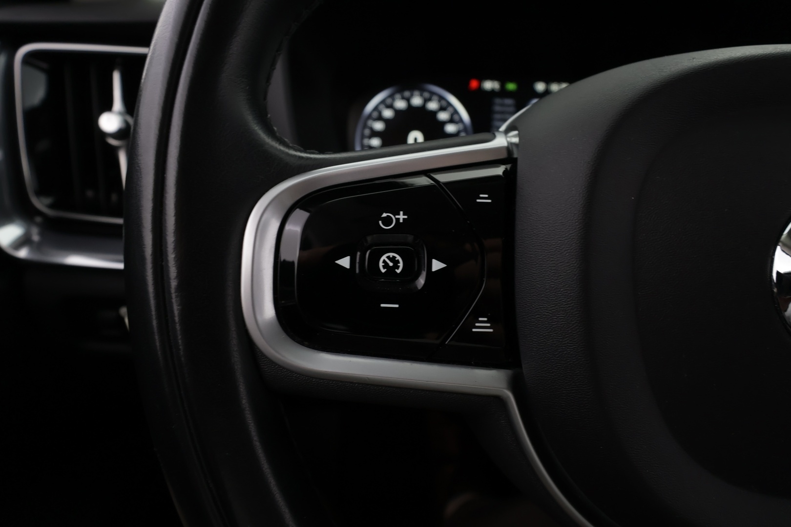 VOLVO V60 2021