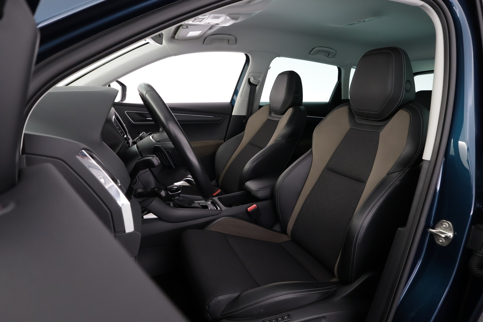 SKODA Karoq 2023