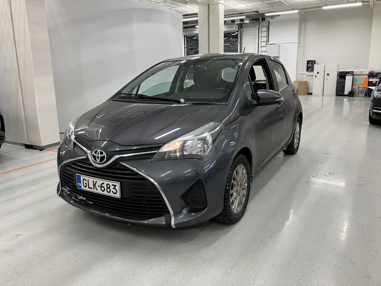 TOYOTA Yaris 2015
