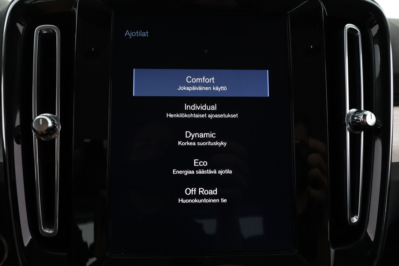 VOLVO XC40 2019