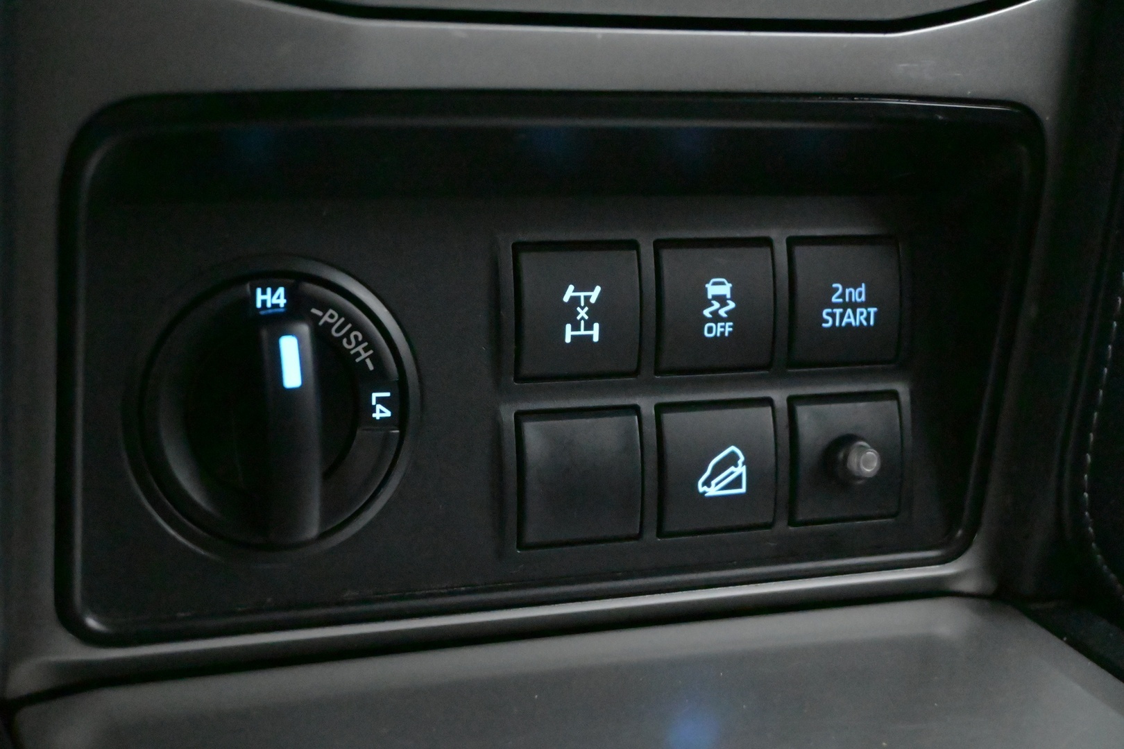 TOYOTA LAND CRUISER 2018