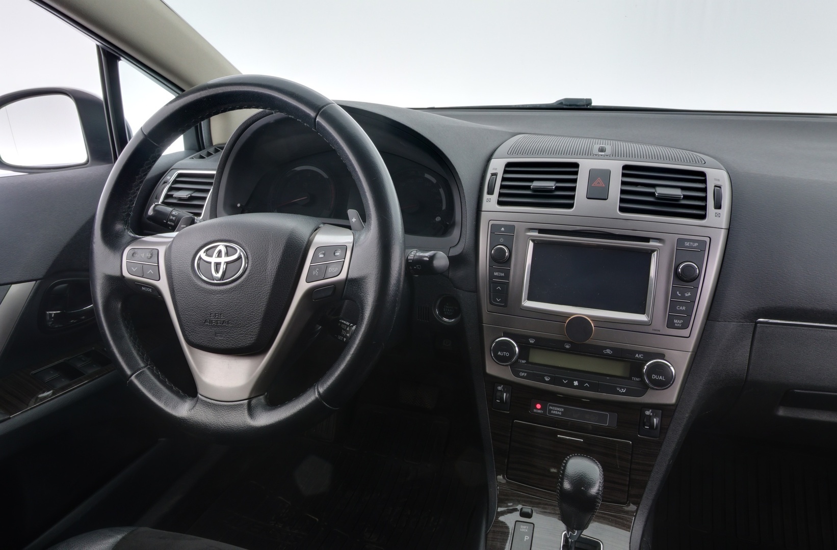 TOYOTA Avensis 2012