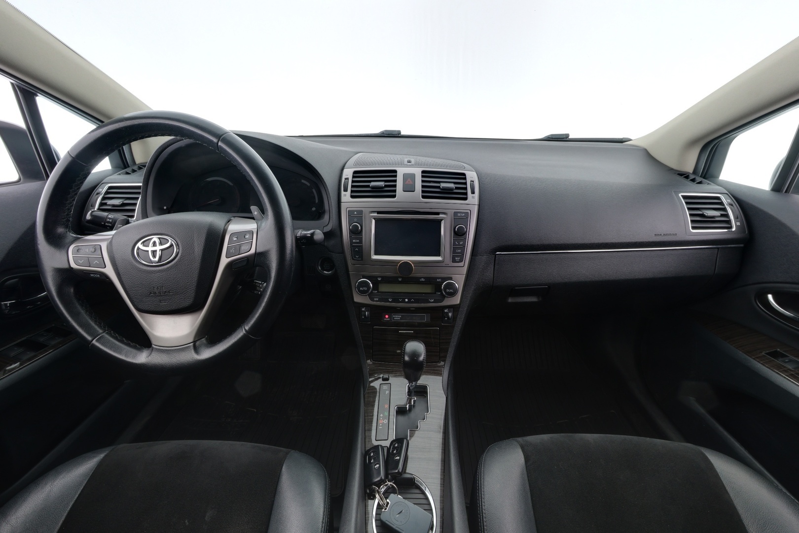 TOYOTA Avensis 2012
