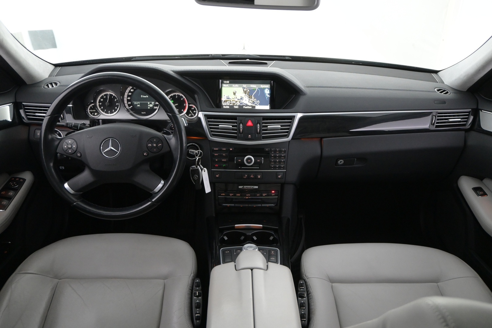 MERCEDES-BENZ E 2010