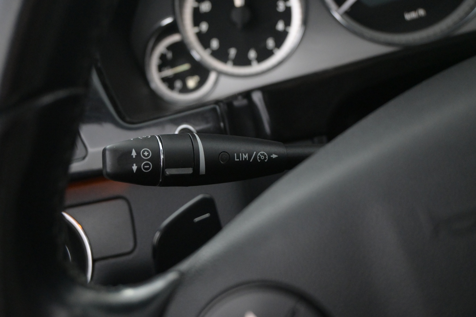MERCEDES-BENZ E 2010