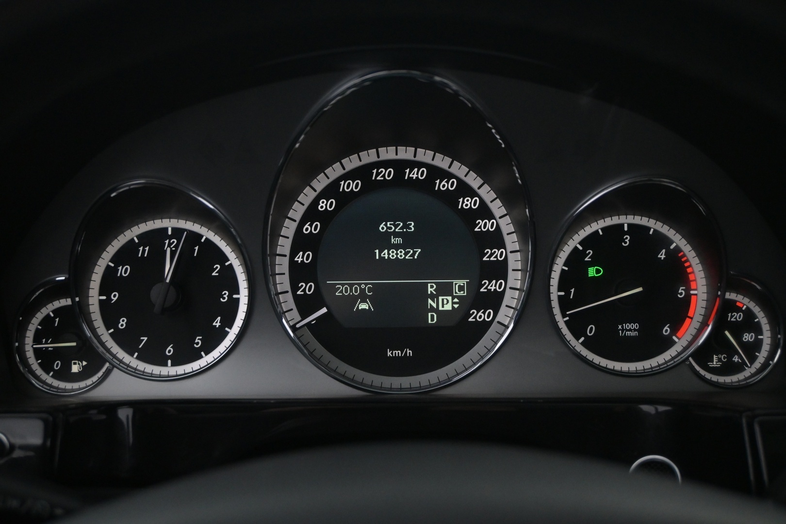 MERCEDES-BENZ E 2010