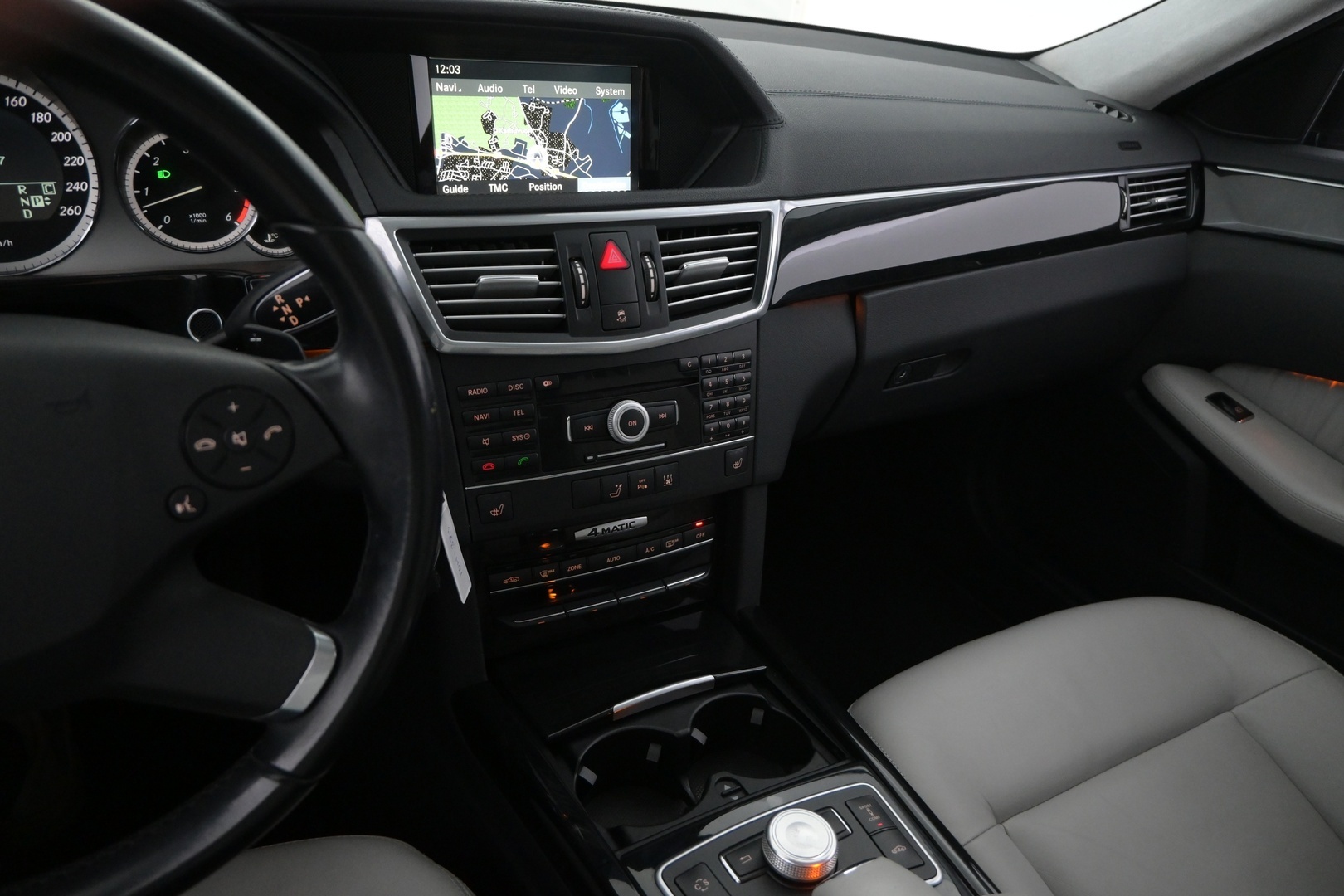MERCEDES-BENZ E 2010