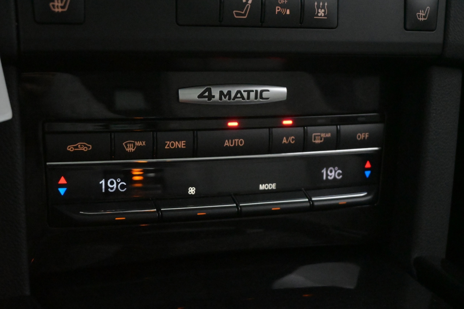 MERCEDES-BENZ E 2010