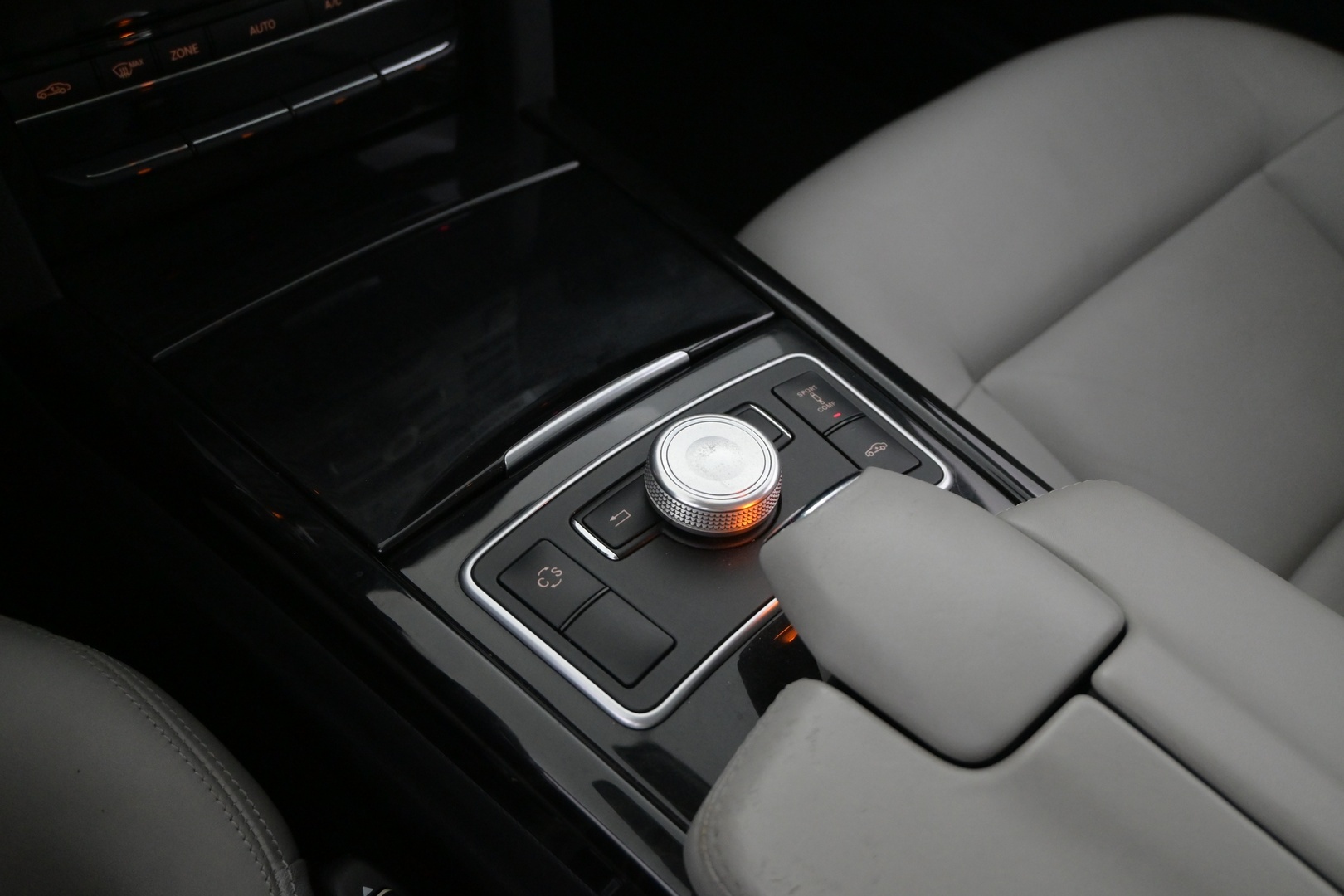 MERCEDES-BENZ E 2010