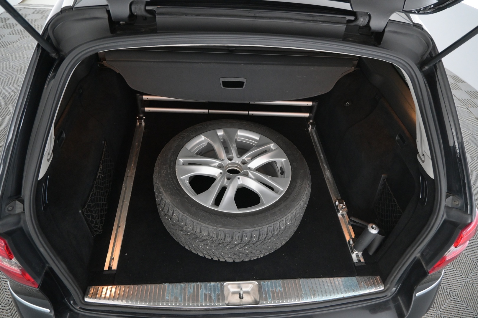 MERCEDES-BENZ E 2010