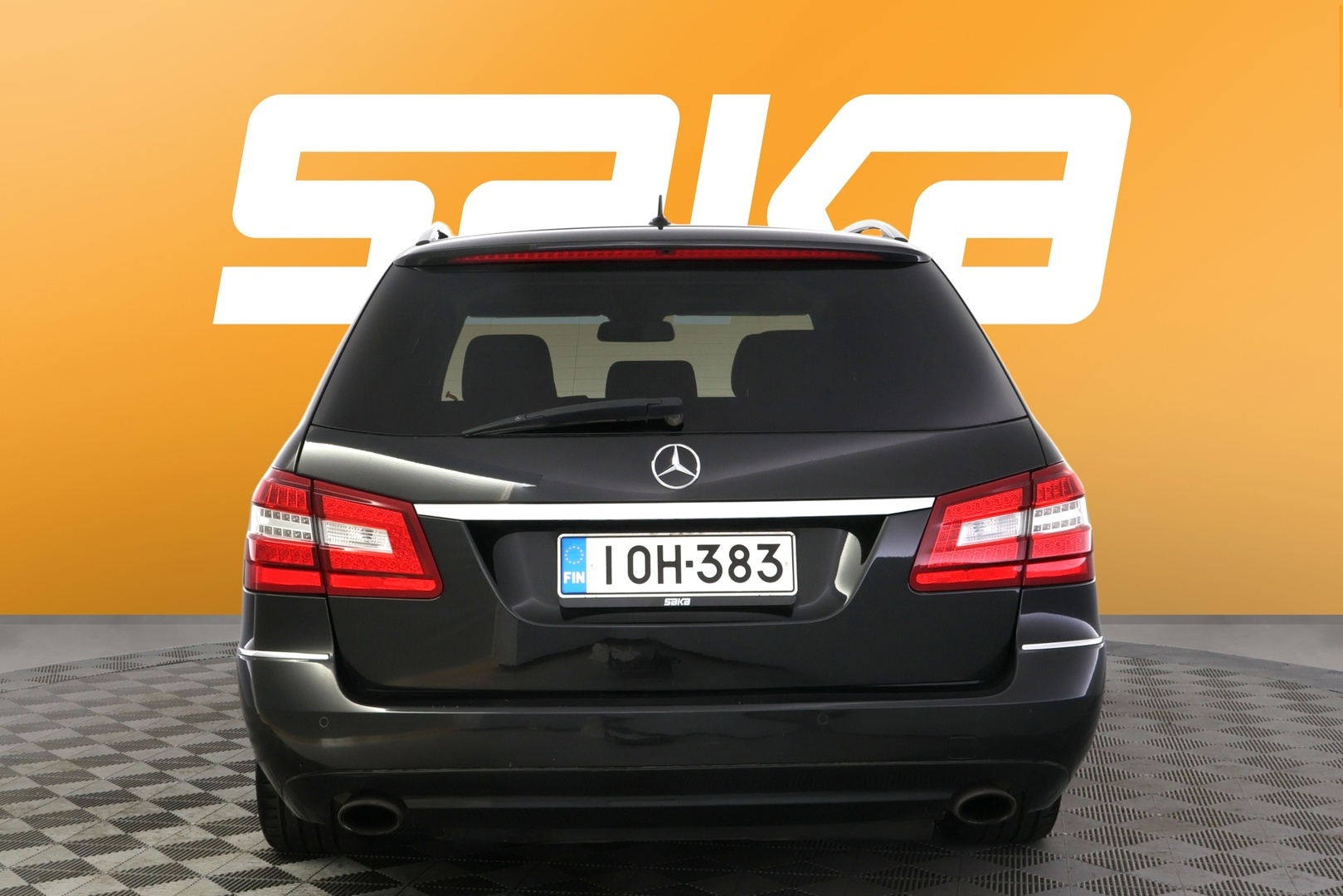 MERCEDES-BENZ E 2010