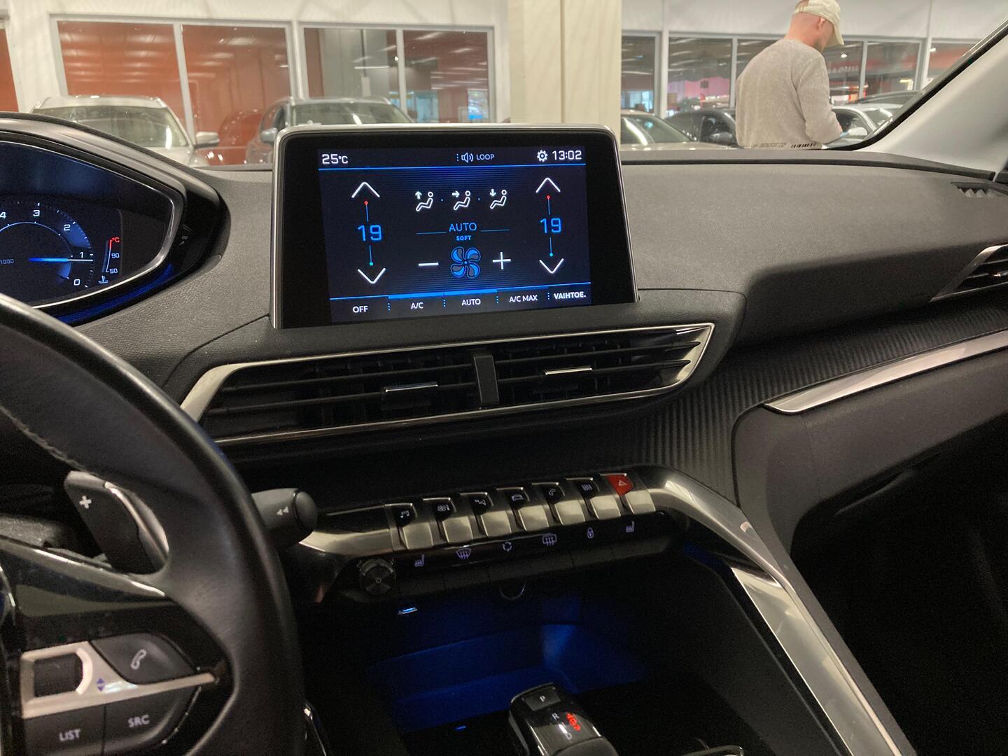 PEUGEOT 3008 2019