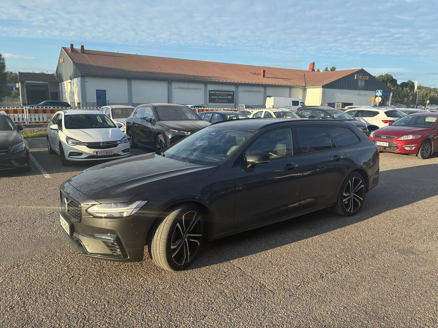 VOLVO V90 2023