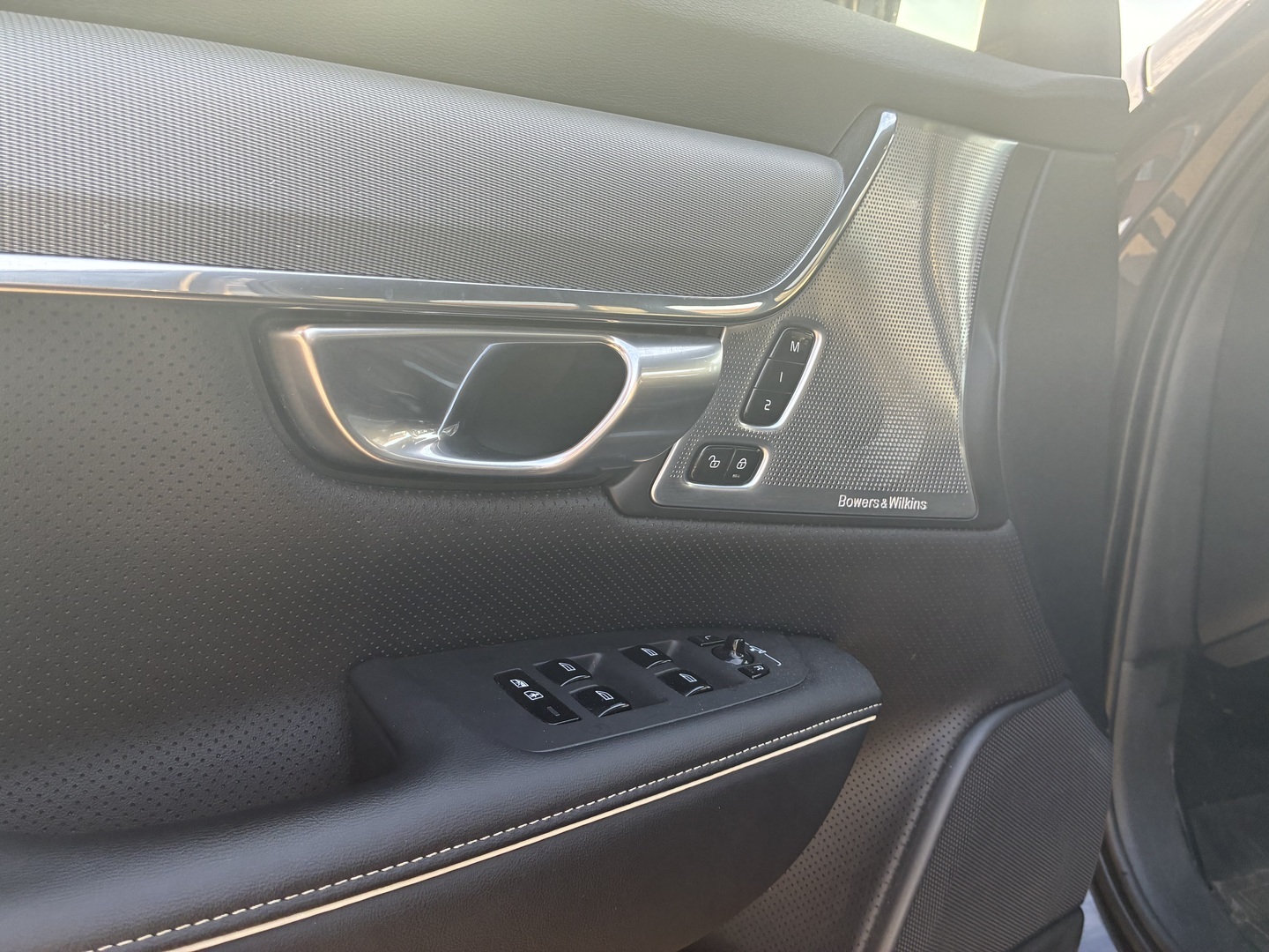 VOLVO V90 2023