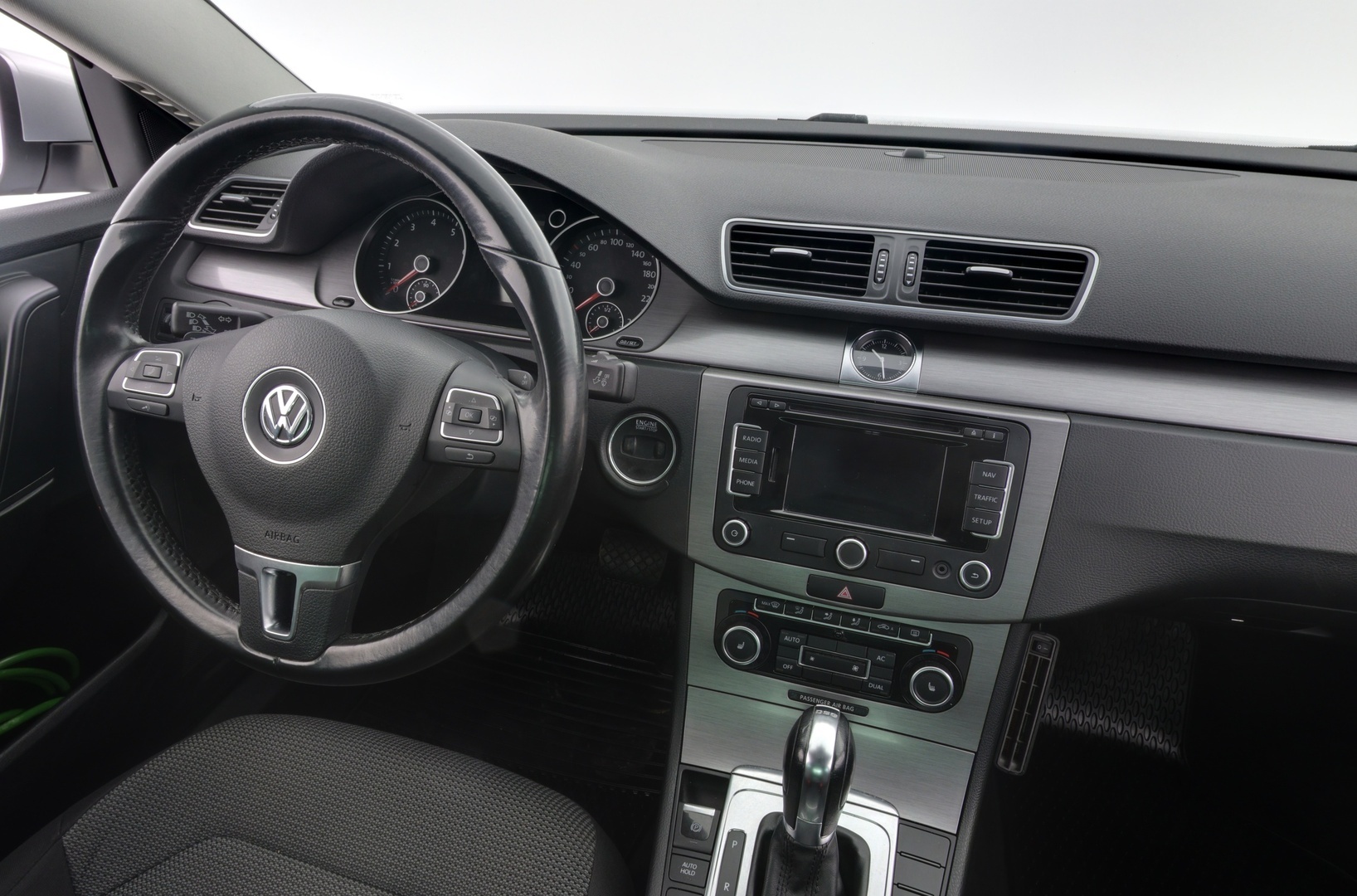 VOLKSWAGEN Passat 2011