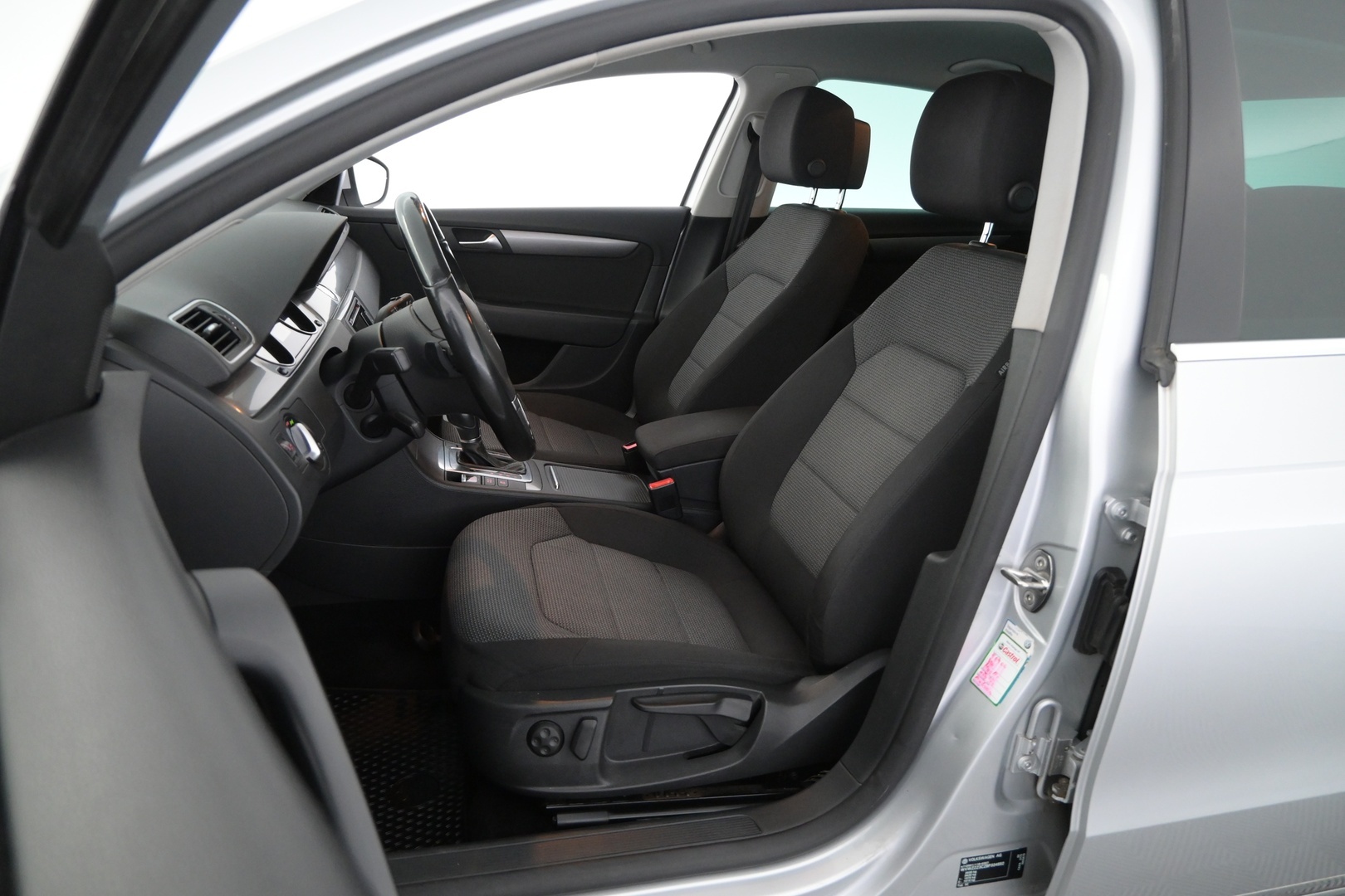 VOLKSWAGEN Passat 2011