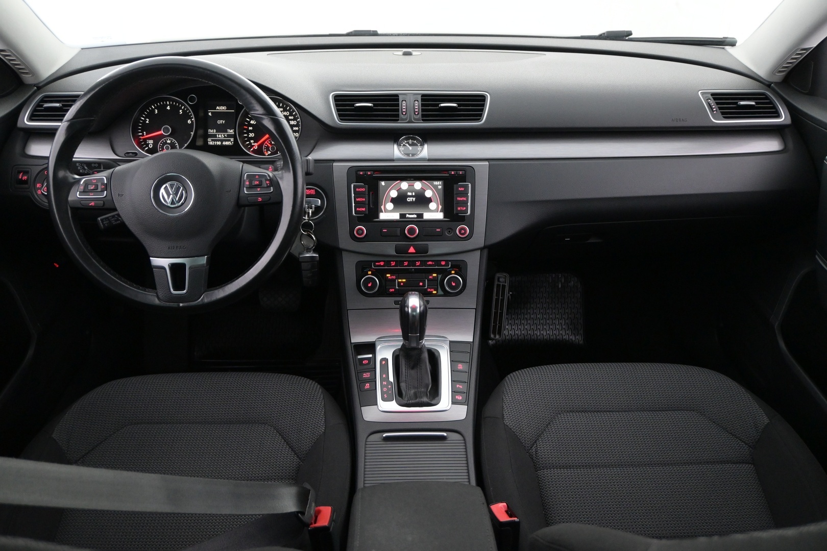 VOLKSWAGEN Passat 2011