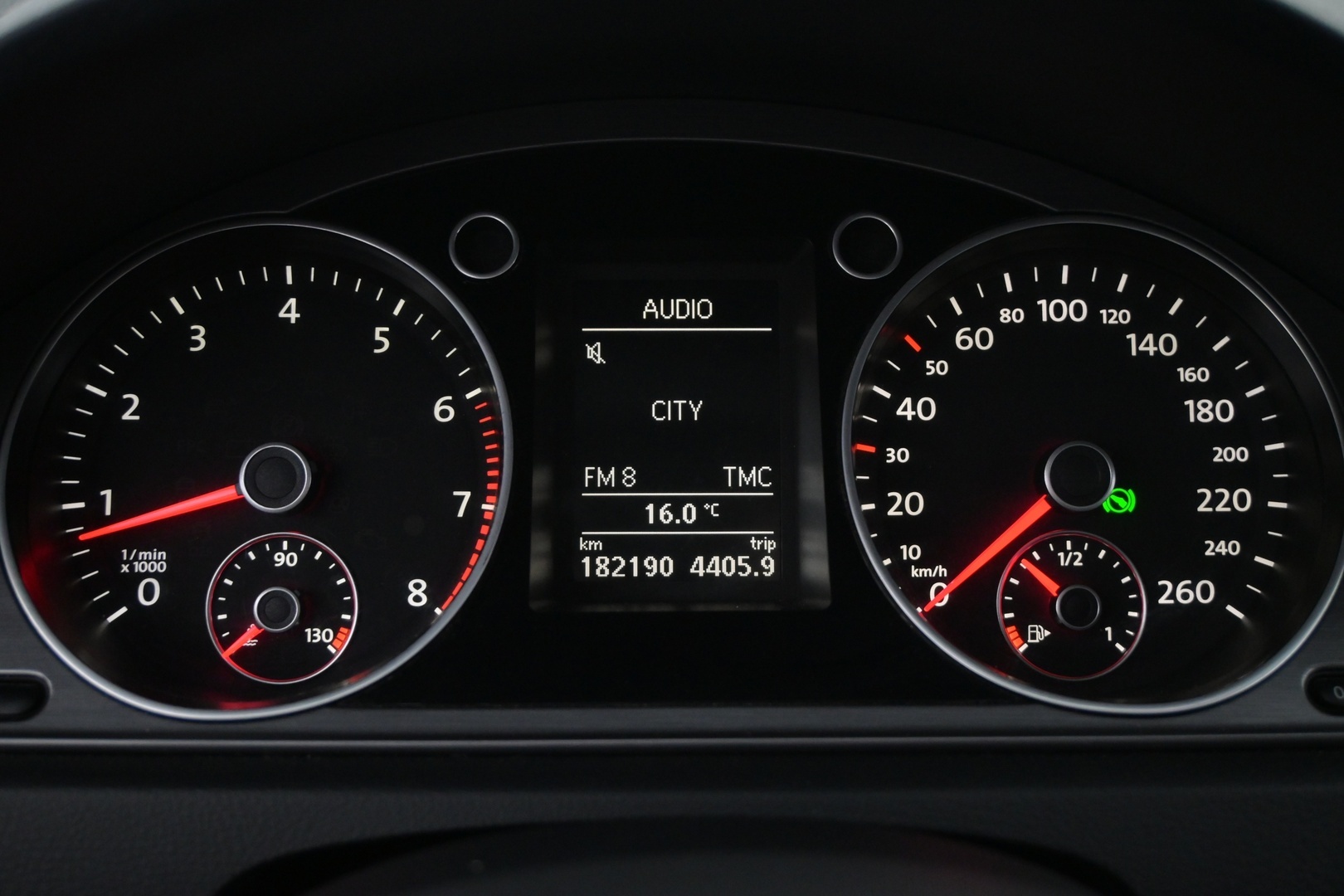 VOLKSWAGEN Passat 2011