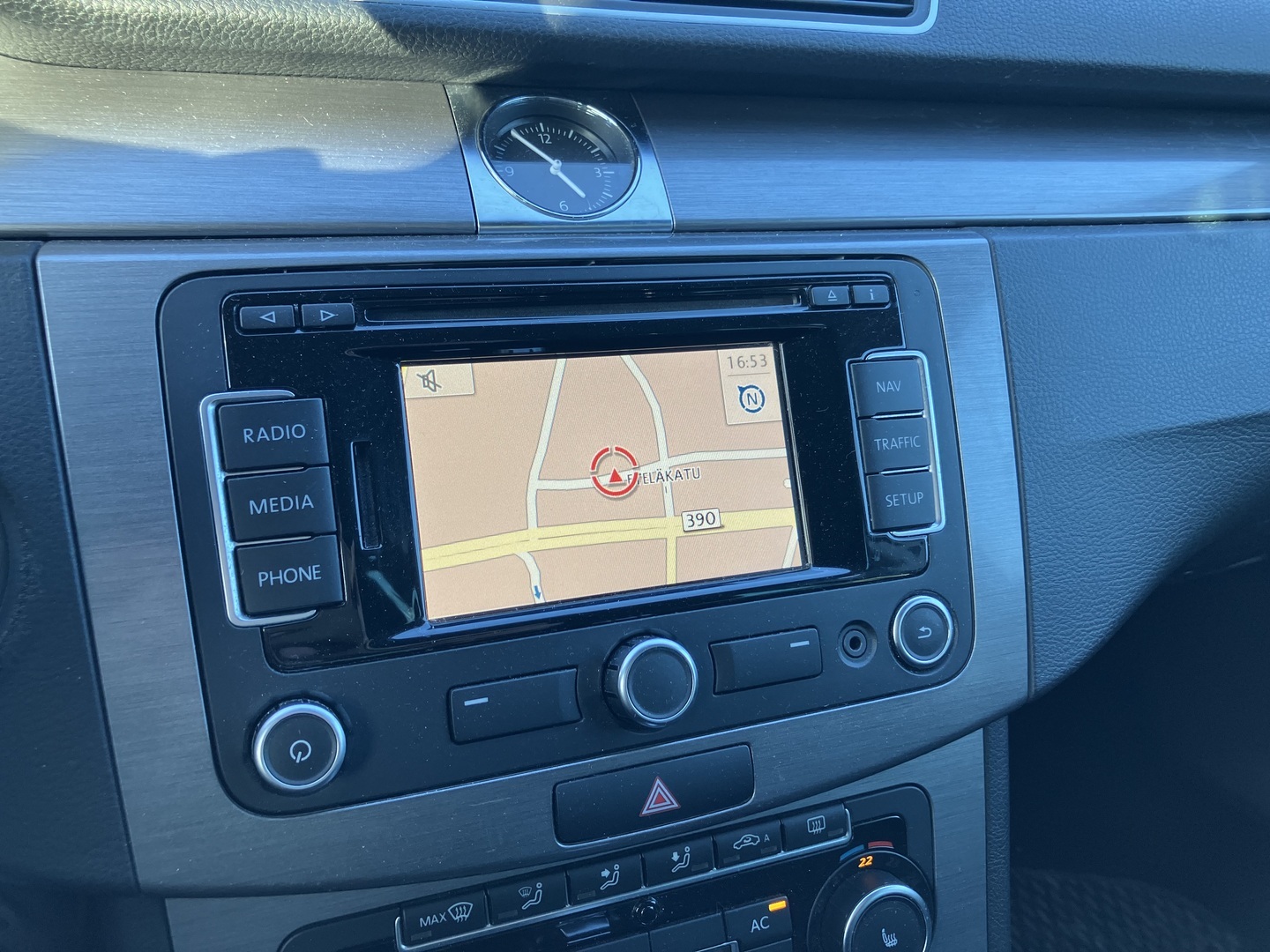 VOLKSWAGEN Passat 2011