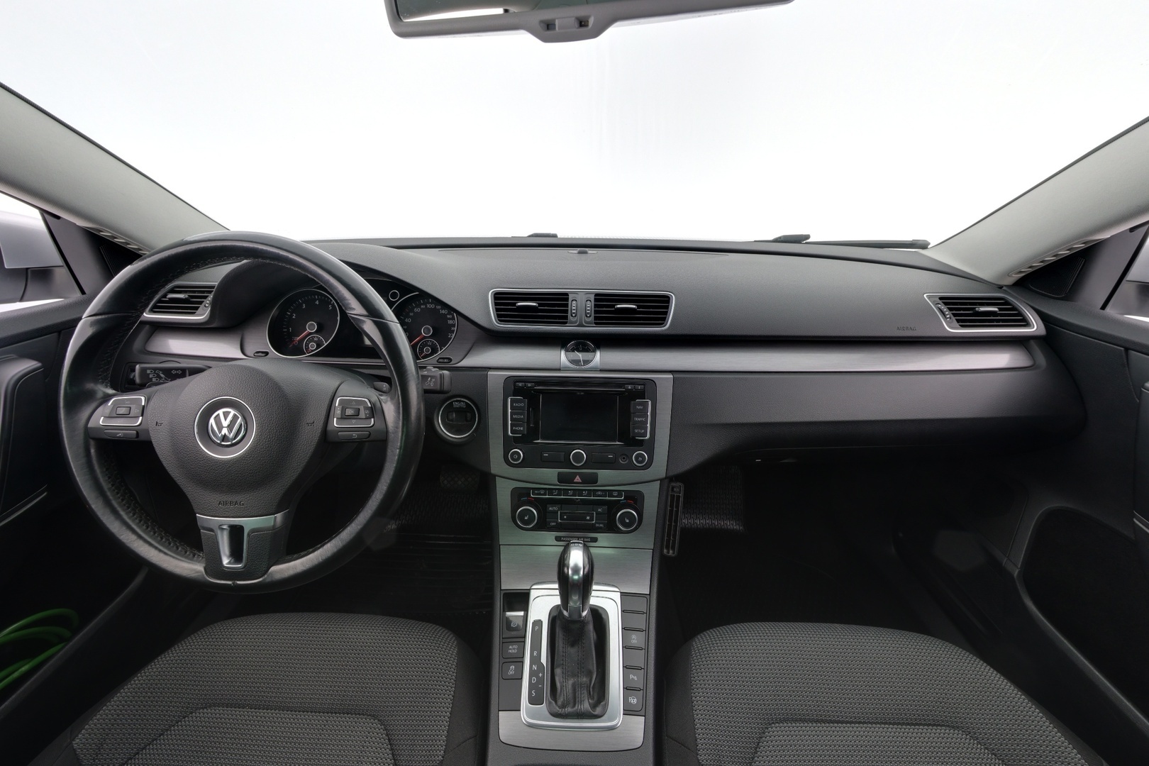 VOLKSWAGEN Passat 2011