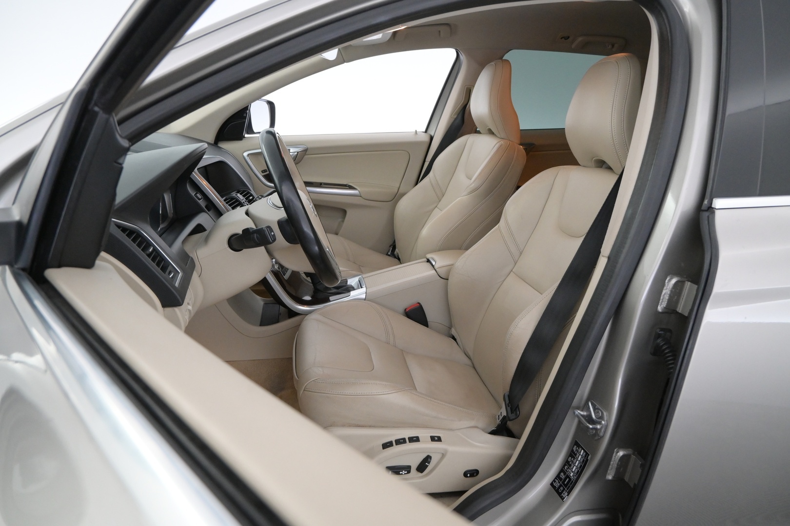 VOLVO XC60 2016