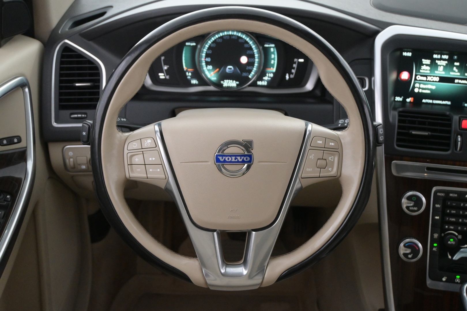 VOLVO XC60 2016