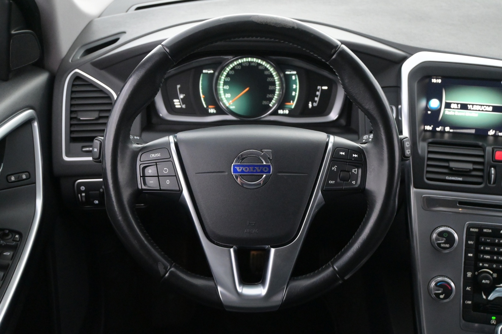VOLVO XC60 2017