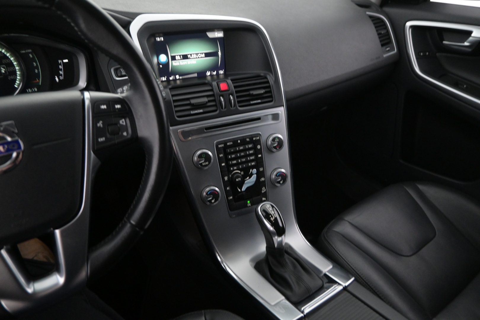 VOLVO XC60 2017