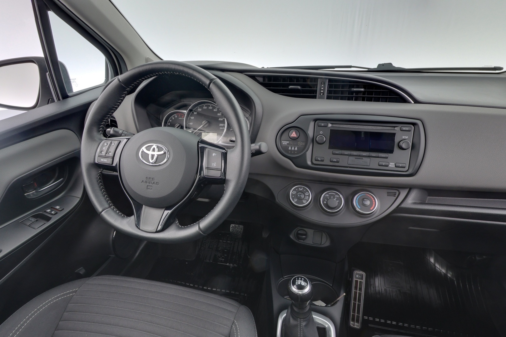TOYOTA Yaris 2018