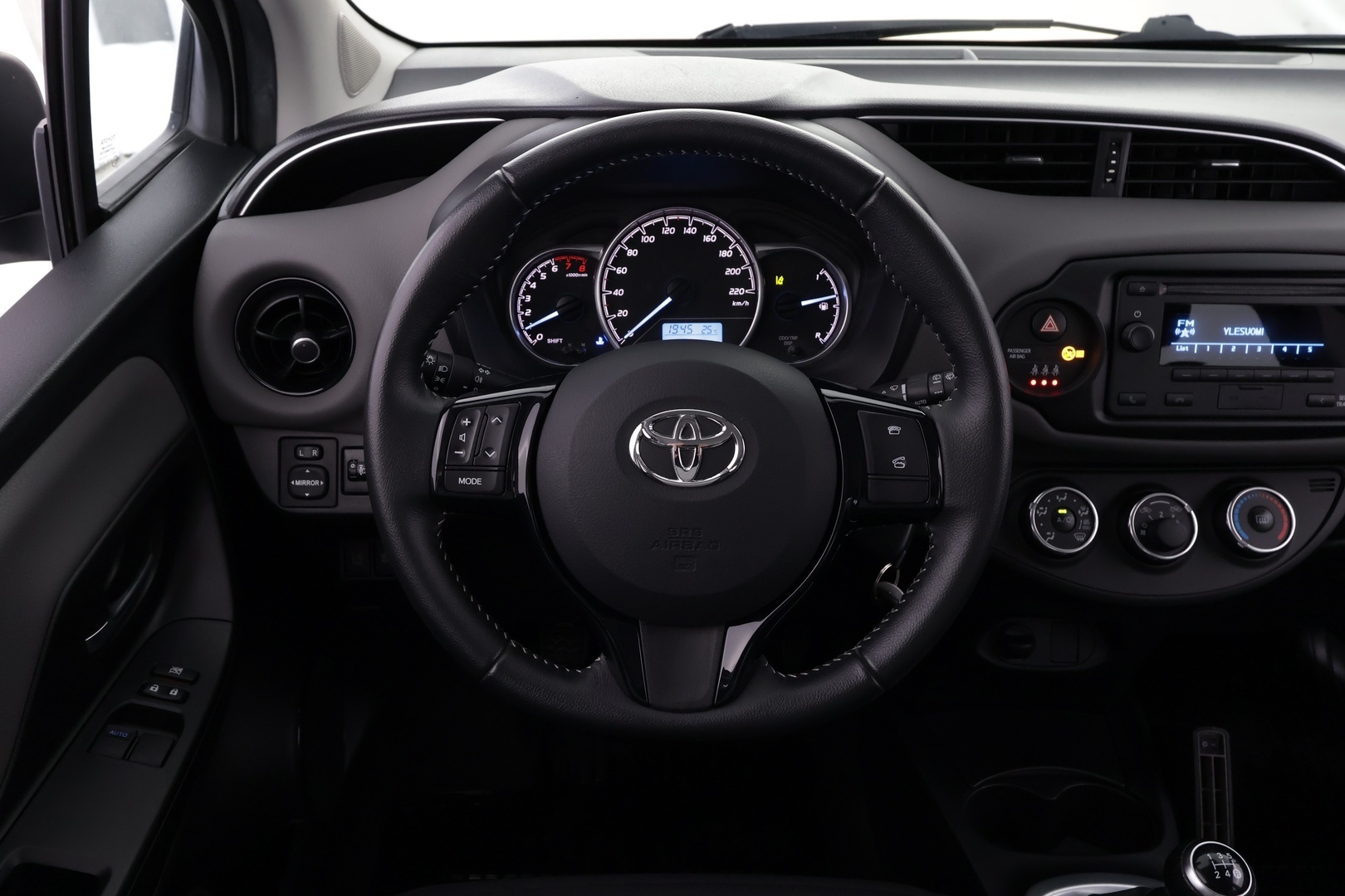 TOYOTA Yaris 2018