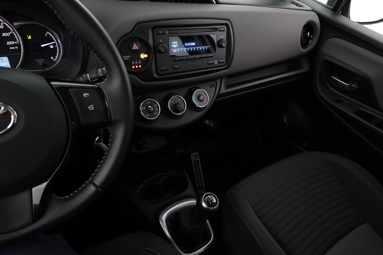 TOYOTA Yaris 2018