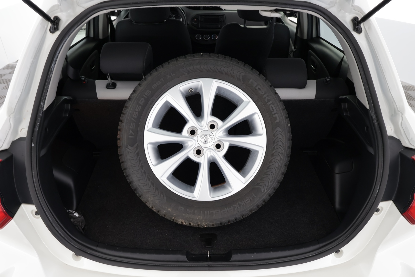 TOYOTA Yaris 2018