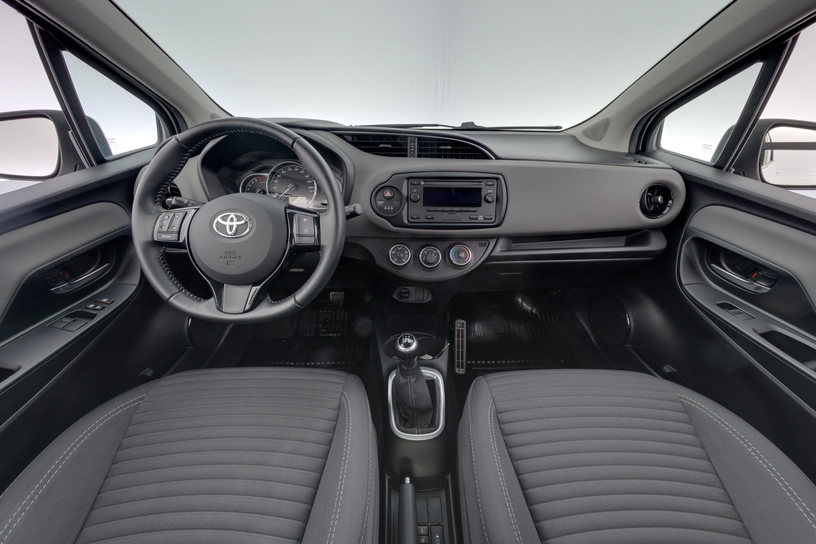 TOYOTA Yaris 2018