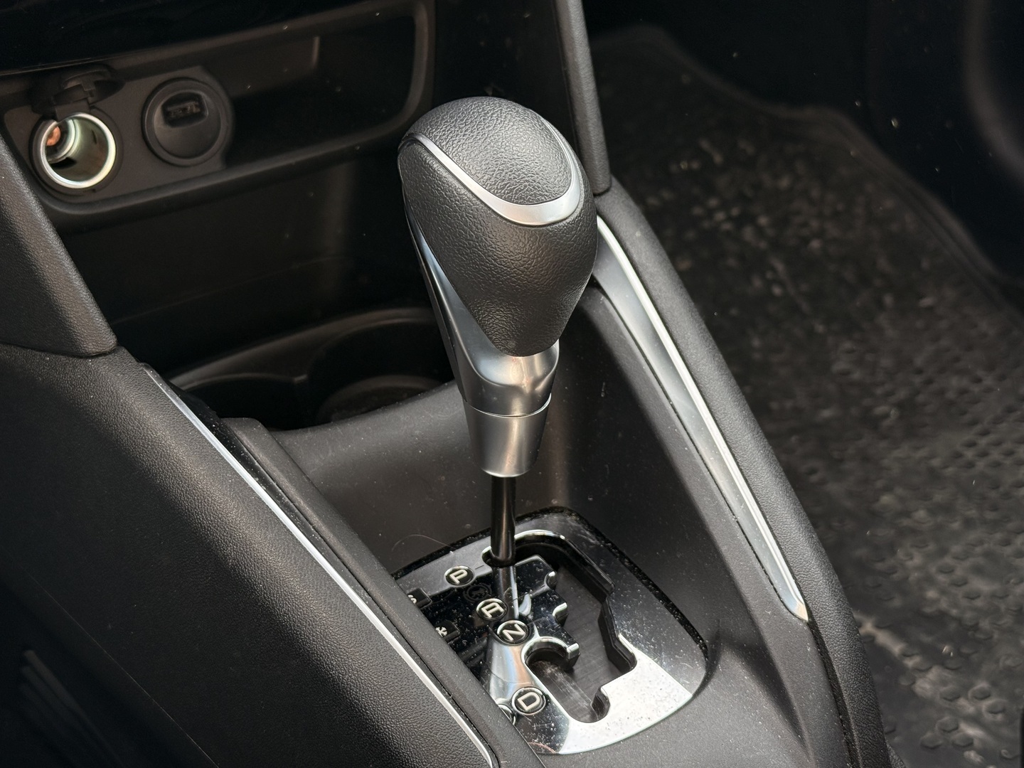 PEUGEOT 208 2019
