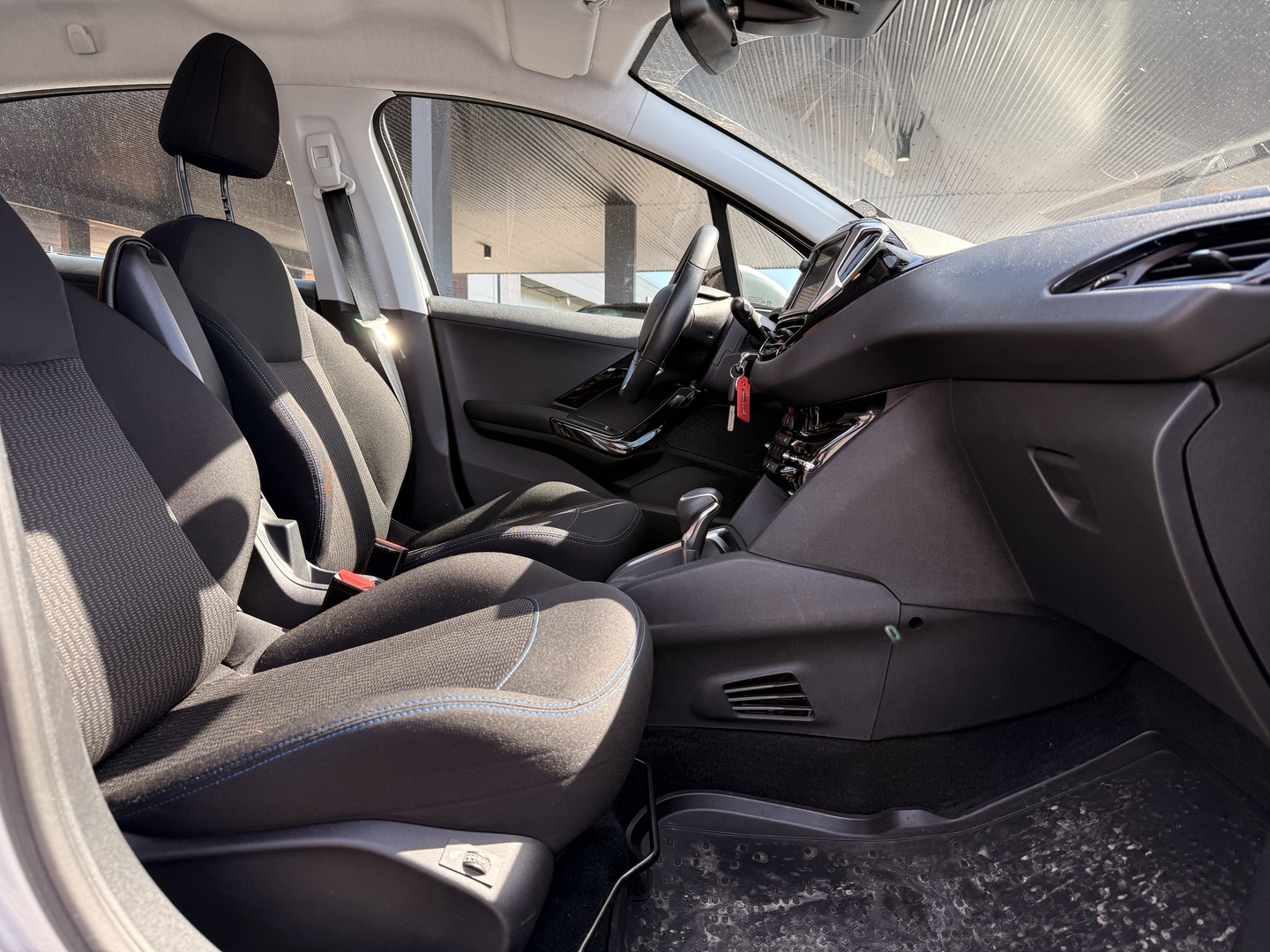 PEUGEOT 208 2019