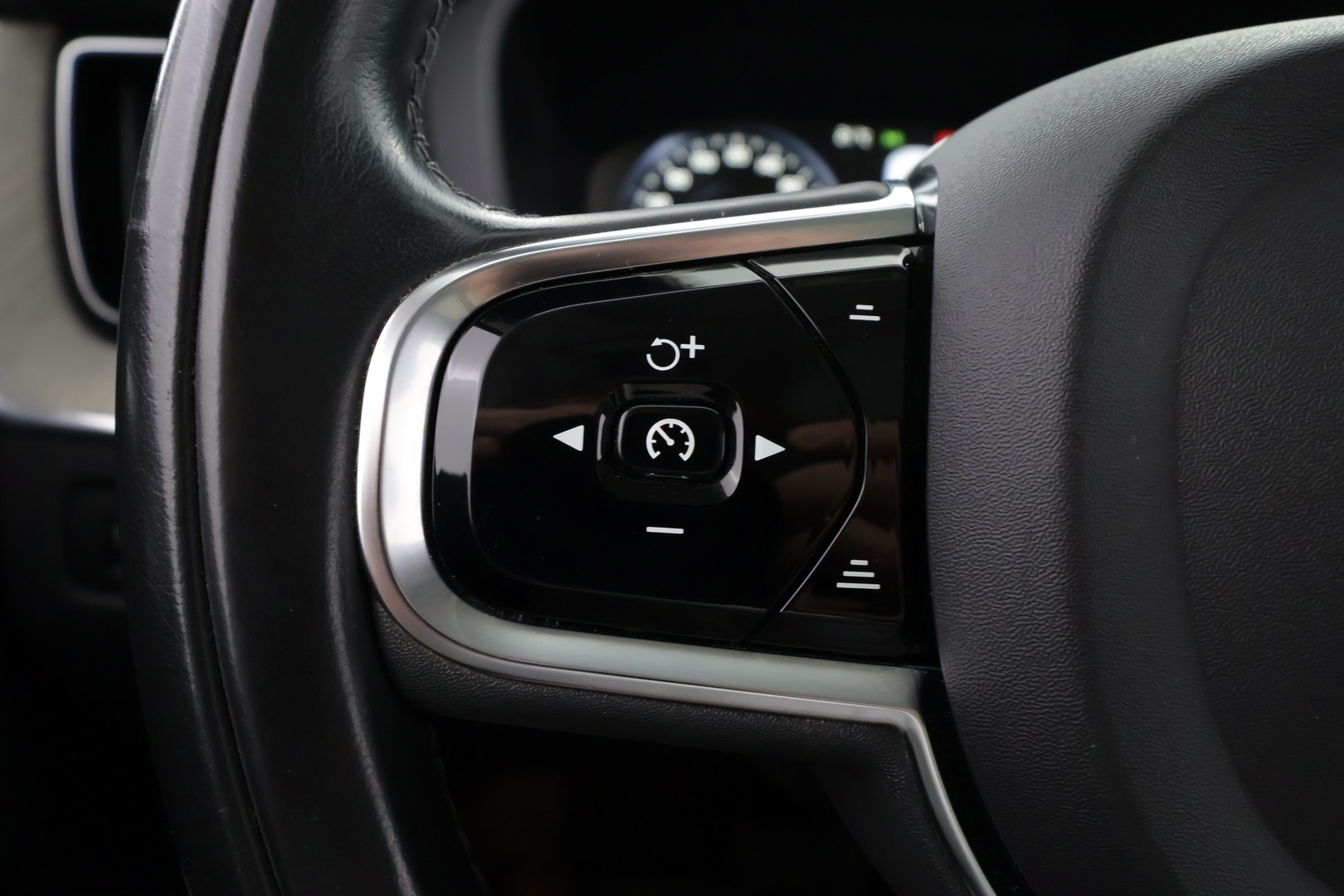 VOLVO XC60 2020
