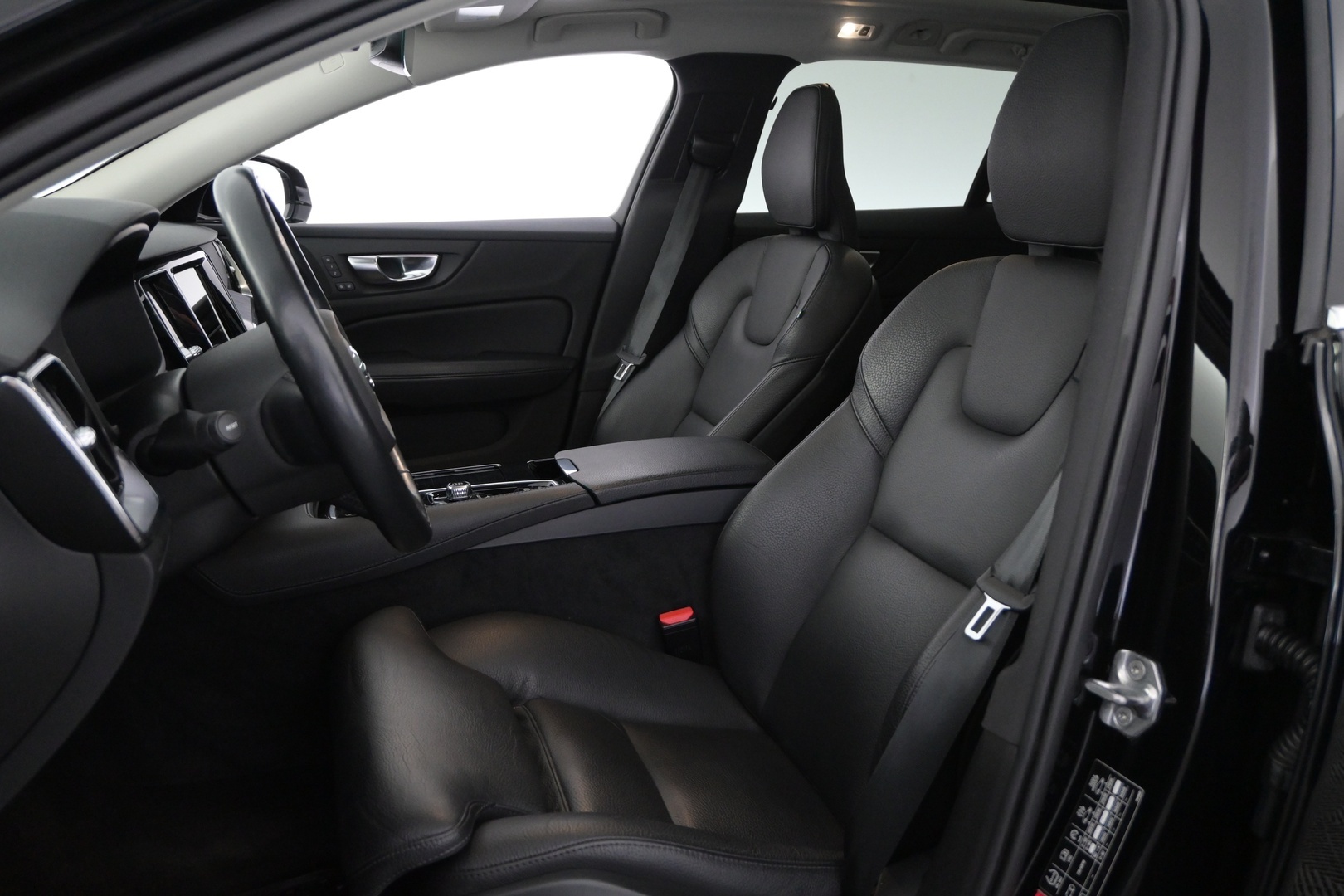 VOLVO V60 2021