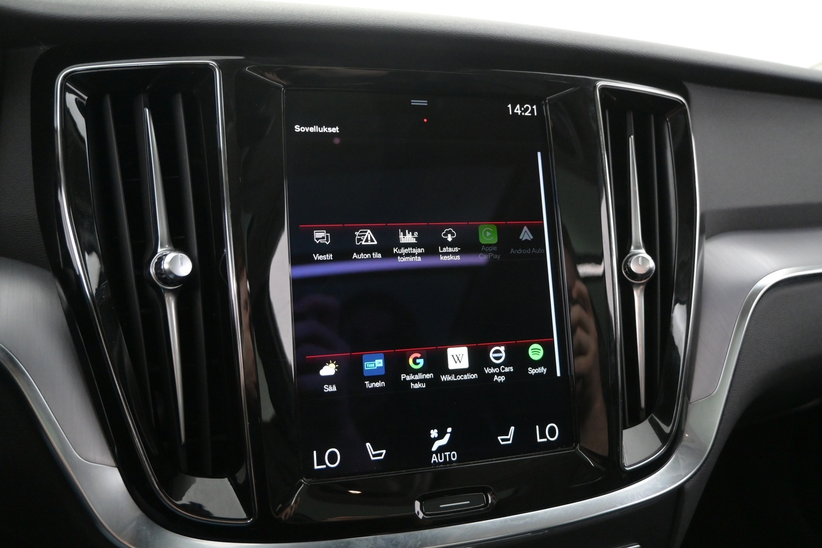 VOLVO V60 2021