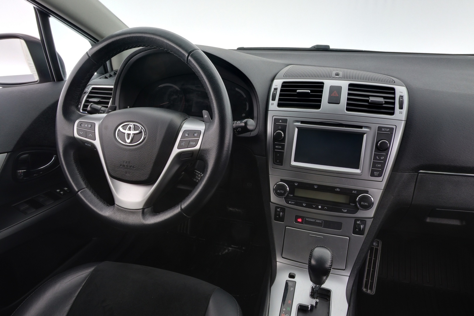 TOYOTA Avensis 2014