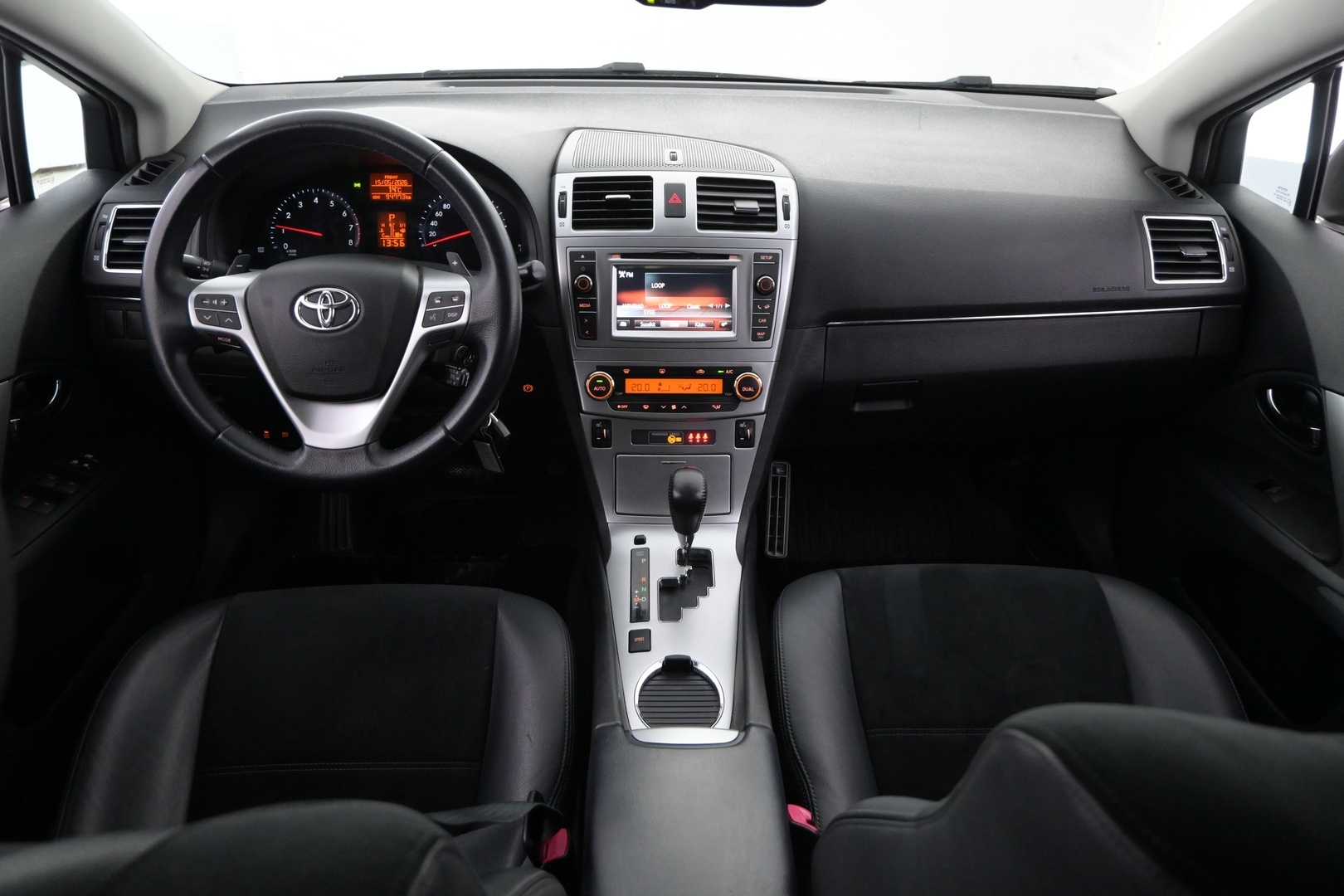 TOYOTA Avensis 2014