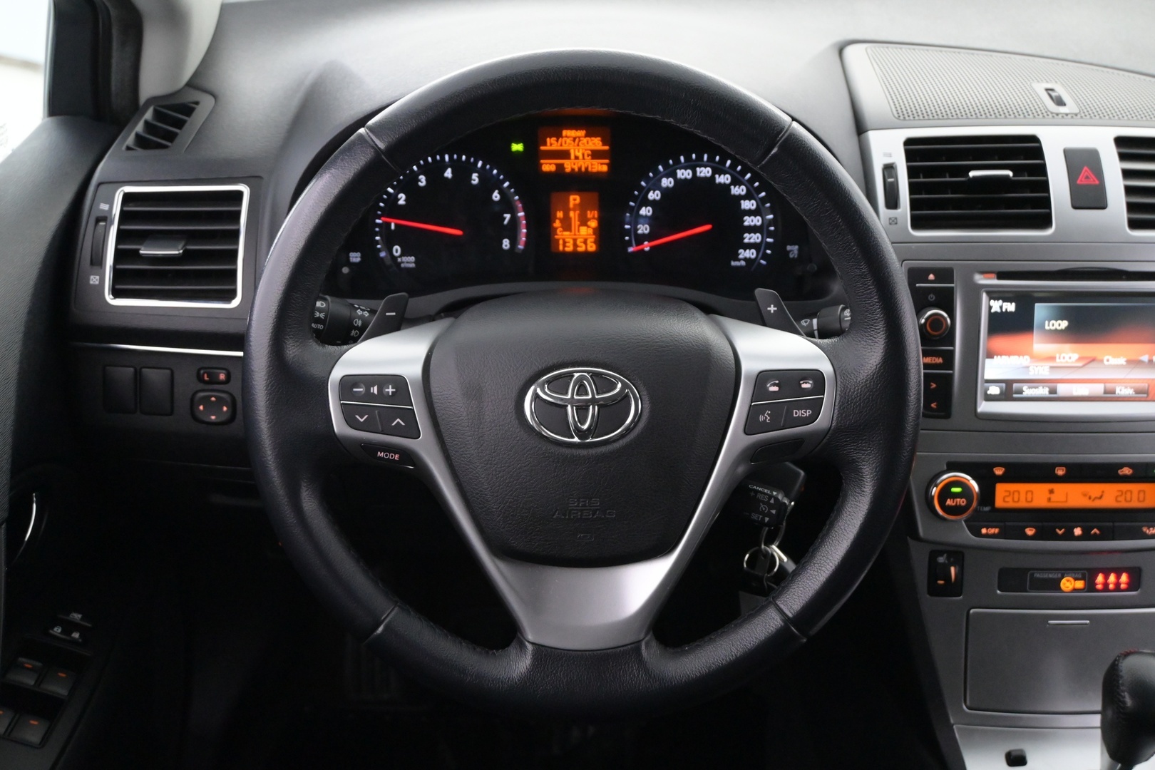 TOYOTA Avensis 2014
