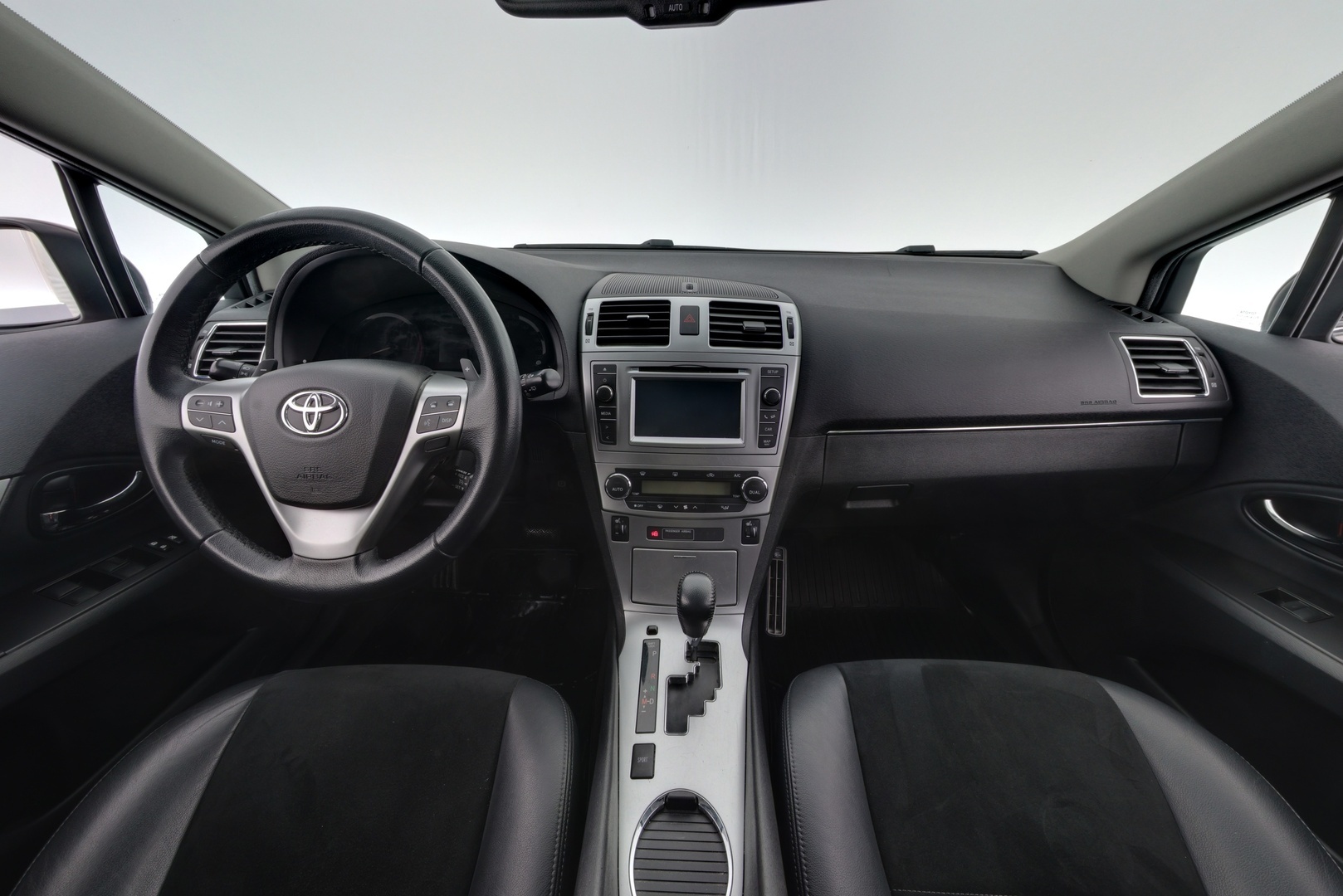 TOYOTA Avensis 2014